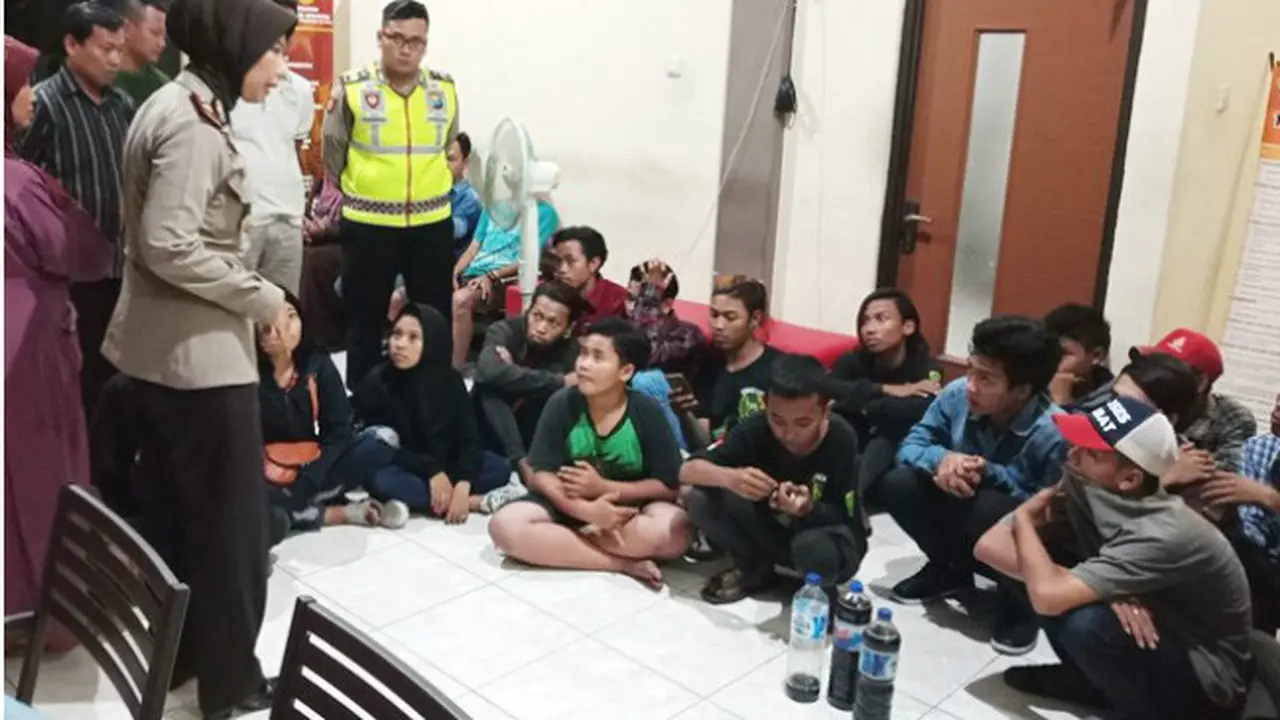 Gara-Gara Miras, Muda-Mudi Suporter Bola Terpaksa Nobar di Mapolsek