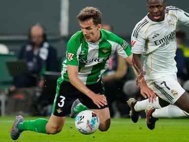 Real Madrid harus puas bermain imbang 1-1 saat bertandang ke markas Real Betis dalam laga lanjutan Liga Spanyol 2025/2026, Jumat (24/04/2026) waktu setempat. (AP Photo/Jose Breton)