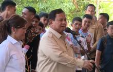 Menkomdigi Dampingi Presiden Prabowo di Miangas, Seluruh KK Dapat HP dan Internet