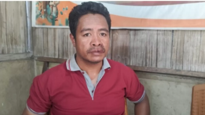 Guru di Sikka NTT Jatuh Pingsan usai Ditegur Bupati karena Merokok Saat Dialog