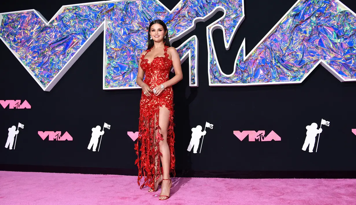 Penyanyi dan aktris Selena Gomez menghadiri penghargaan tahunan MTV, Video Music Awards (VMA) 2023 di Prudential Center, Newark, New Jersey, pada Selasa (12/9/2023) waktu setempat. (Noam Galai/Getty Images for MTV/AFP)