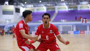 Selebrasi pemain Timnas Futsal Indonesia, Andres Dwi Persada Putra usai membobol gawang Australia dalam laga terakhir Grup B Piala AFF Futsal 2026 di Nonthaburi Hall, Bangkok, Thailand, Rabu (8/4/2026). (Dok. FFI)
