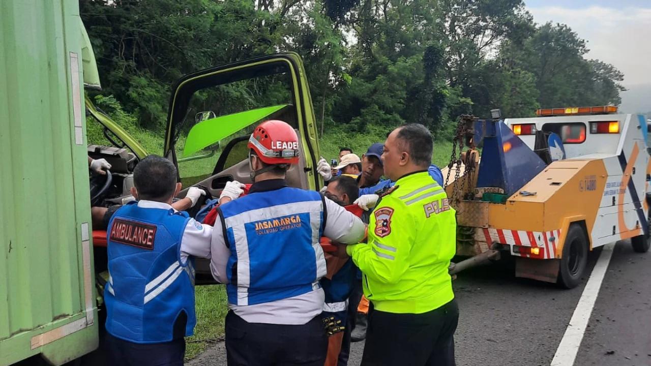 Kronologi Truk Tabrak Kendaraan di KM 90 Tol Cipularang Arah Bandung, 1 Orang Tewas