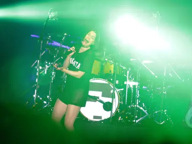Penampilan energik dari penyanyi asal Inggris, Jessie J menutup gelaran acara Java Jazz Festival 2015 di JIExpo Kemayoran, Jakarta, Minggu (8/3/2015). (Liputan6.com/Faizal Fanani)