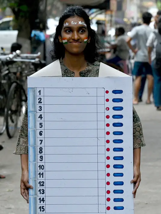 Berdasarkan sebuah catatan, ada sekitar 968 juta warga India memiliki hak memilih pada Pemilu 2024. (R. Satish BABU/AFP)