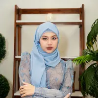 Ghea Indrawari kembali mencuri perhatian dengan penampilan manggungnya yang berbeda dari biasanya. [@gheaindrawari].