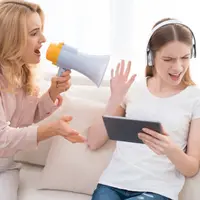 Ilustrasi Remaja dan Orangtua Credit: pexels.com/pixabay