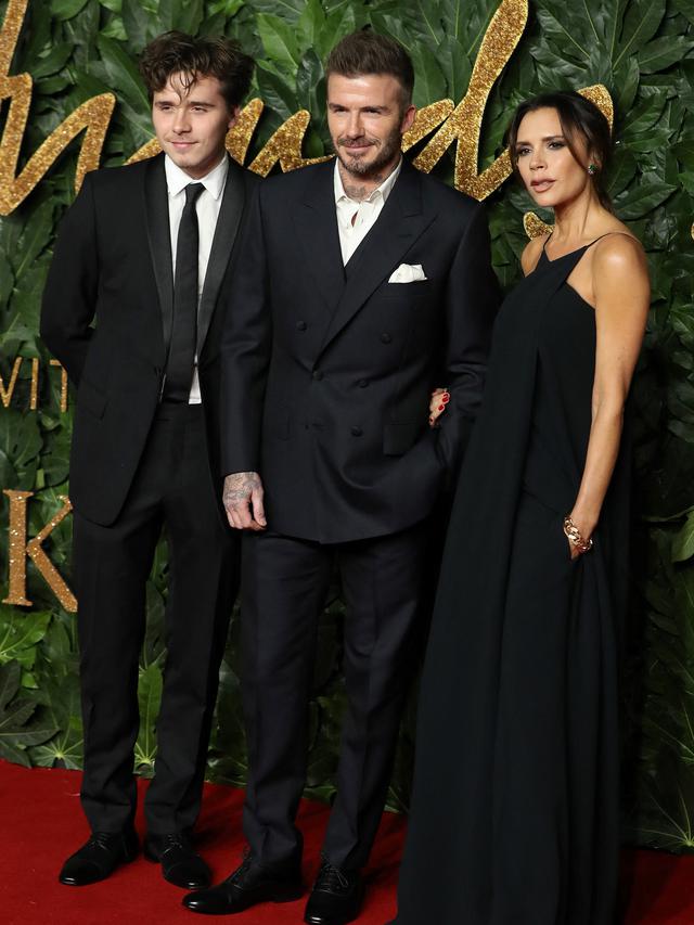 Brooklyn Beckkham, David Beckham, dan Victoria Beckham. (Daniel LEAL / AFP)