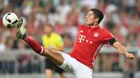 Bintang Bayern Munich, Robert Lewandowski berada pada urutan keempat dan telah mencetak lima gol hingga pekan ke-8 Bundesliga, Jerman. (EPA/Peter Kneffel)