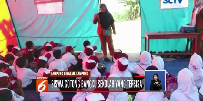 Sekolah Rawan Ambruk, Siswa SD Korban Tsunami Lampung Belajar di Tenda