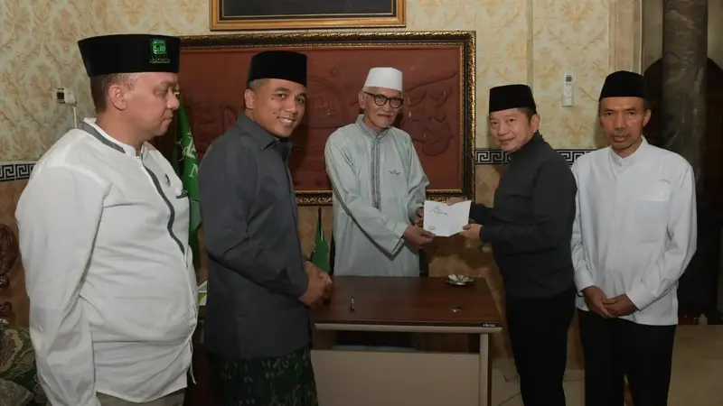 Suharso Monoarfa bersama fungsionaris PPP sowan ke Rais Aam PBNU KH Miftchul Akhyar. (Istimewa).