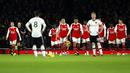 <p>Para pemain Manchester United menunggu para pemain Arsenal yang baru saja merayakan gol yang dicetak Bukayo Saka dalam laga pekan ke-21 Premier League di Emirates Stadium, Minggu (22/1/2023). Arsenal menang 3-2 atas MU. (AP Photo/Ian Walton)</p>