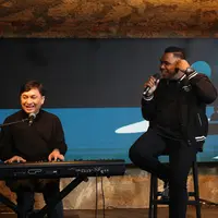 Yovie Widianto dan Andmesh rilis kolaborasi musik bersama. [Foto: Adrian Putra/Fimela]