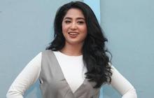 Potret Dewi Perssik Yang Pilih Sembelih Hewan Kurban di Area Rumahnya Lantaran Tak Ingin Berkonflik dengan Warga Sekitar