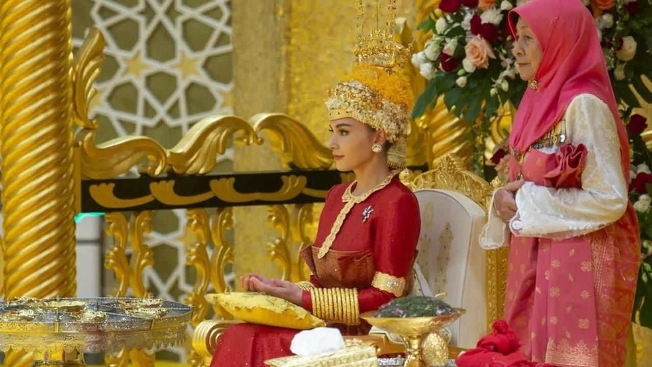 Mempelai Wanita di Pelaminan