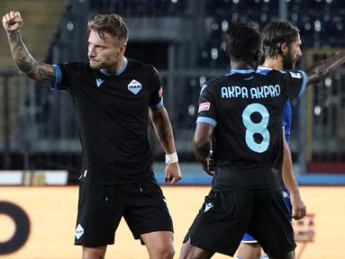 Tim Elang Ibu Kota, Lazio bangkit usai tertinggal 0-1 atas tuan rumah sekaligus tim promosi Empoli dalam laga pembuka Liga Italia 2021/2022 di Carlo Castellani Stadium, Sabtu (21/8/2021). Lazio melakukan comeback dan memukul balik Empoli 3-1 di laga tersebut. (Foto: LaPresse via AP/Marco Bucco)