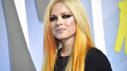 Avril Lavigne di MTV VMA 2022. (Foto: Evan Agostini/Invision/AP)