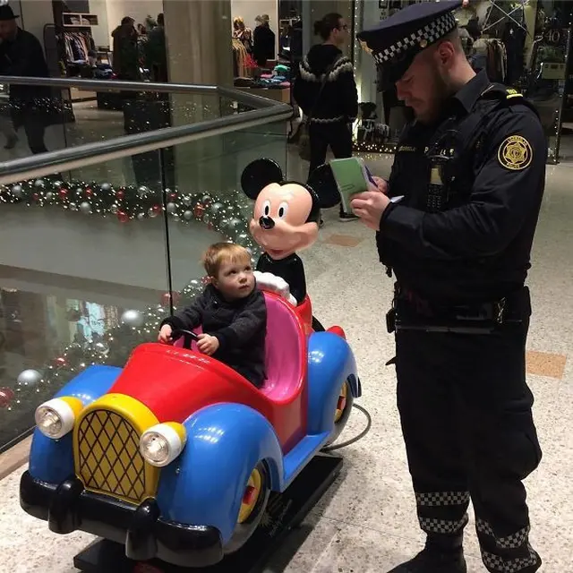 Tingkah Lucu Polisi