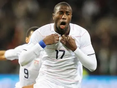 Striekr AS, Jozy Altidore merayakan gol pertamanya ke gawang Spanyol di semifinal Piala Konfederasi yang digelar di Freet State Stadium, Bloemfontein, 24 Juni 2009.  AFP PHOTO / ROBERTO SCHMIDT