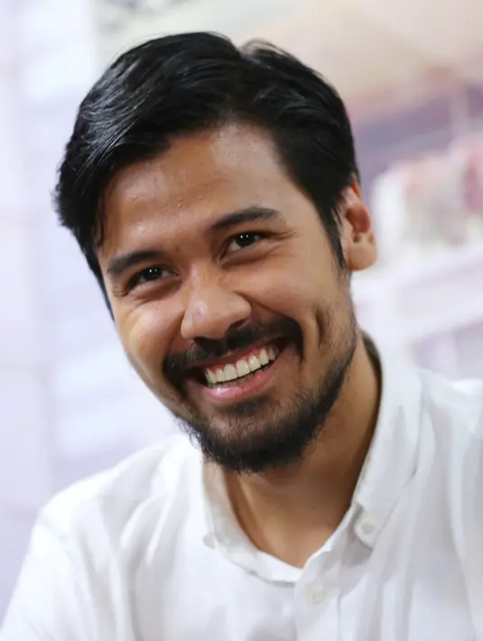 Difilm ini, ia dipasangkan dengan pendatang baru di layar lebar yang memerankan tokoh Kartini. (Adrian Putra/Bintang.com)