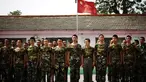 Sejumlah siswa Tiongkok bersiap mengikuti latihan kemiliteran untuk melepaskan diri dari kecanduan terhadap dunia maya, foto diambil 11/6/2014. (REUTERS/Kim Kyung-Hoon)