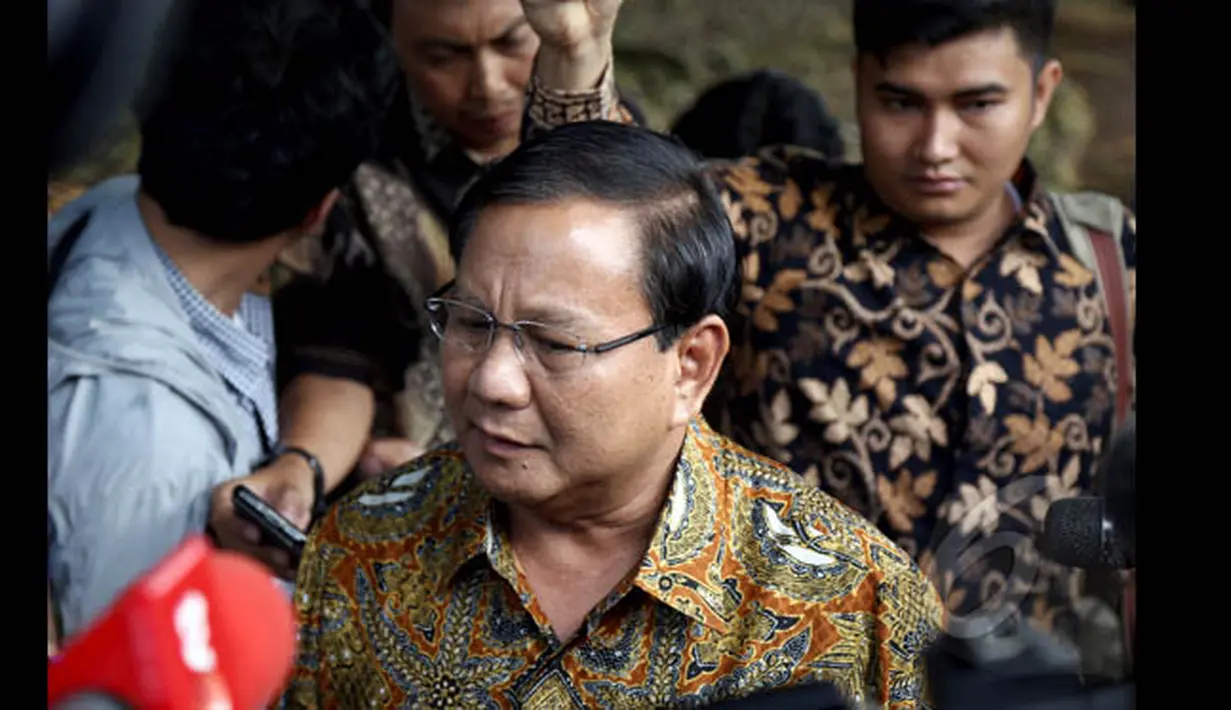 Ketum Partai Gerindra, Prabowo Subianto mengaku kedatangannya untuk bersilaturahmi dengan Jokowi di Istana Bogor, Kamis (29/1/2015). (Liputan6.com/Faizal Fanani)