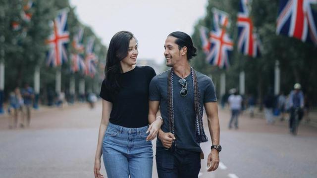 Edward Akbar dan Kimberly Ryder