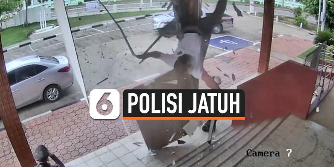 VIDEO: Detik-Detik Petugas Jatuh dari Atap Kantor Polisi