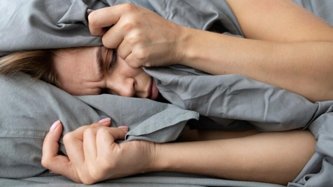 1.&nbsp;Pertahankan Jadwal Tidur yang Konsisten