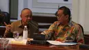 Wagub Jawa Barat, Dedi Mizwar (kanan) terlihat menghadiri  rapat terbatas di Istana Kepresidenan, Jakarta, Selasa (18/4). Rapat tersebut membahas kelanjutan persiapan Asian Game 2018 Jakarta-Palembang. (Liputan6.com/Angga Yuniar)