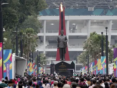 Ratusan warga antusias menghadiri Festival Asian Games 2018 yang digelar di kawasan Gelora Bung Karno, Senayan Jakarta pada hari Sabtu (1/9/2018). (Bola.com/Peksi Cahyo)