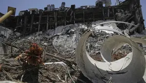 Kerusakan di Institut Sains Weizmann di Rehovot, Israel, akibat serangan rudal Iran, Kamis (19/6/2025). (Dok. AP/Maya Alleruzzo)&nbsp;&nbsp;&nbsp;&nbsp;
