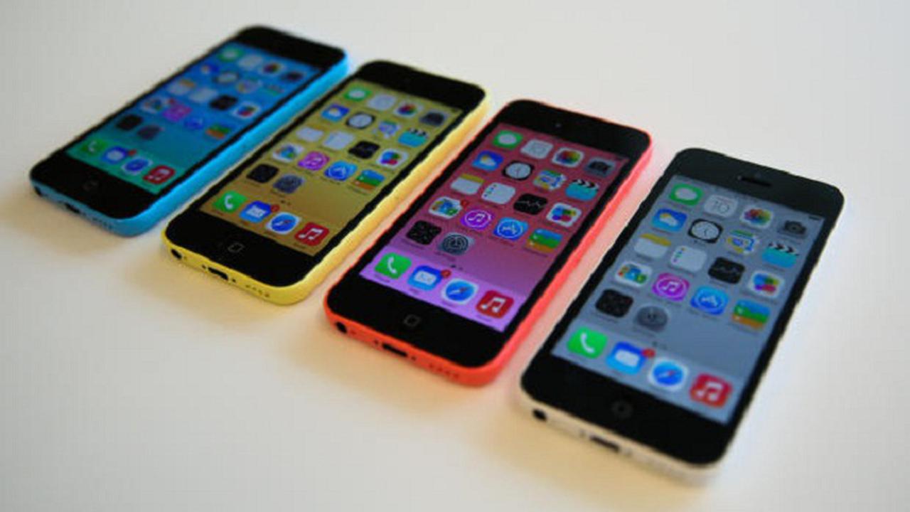 Tak Kunjung Laku, Apple Bakal Pangkas Harga iPhone 5C