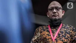 Penyidik KPK Novel Baswedan usai memneuhi panggilan penyidik Komisi Kejaksaan di Jakarta, Kamis (2/7/2020). Novel Baswedan memberikan keterangan terkait aduan masyarakat terhadap penuntut kasus penyerangan air keras pada 2017. (Liputan6.com/Johan Tallo)