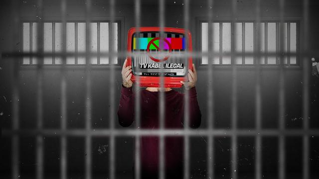 Siaran sepak bola ilegal.