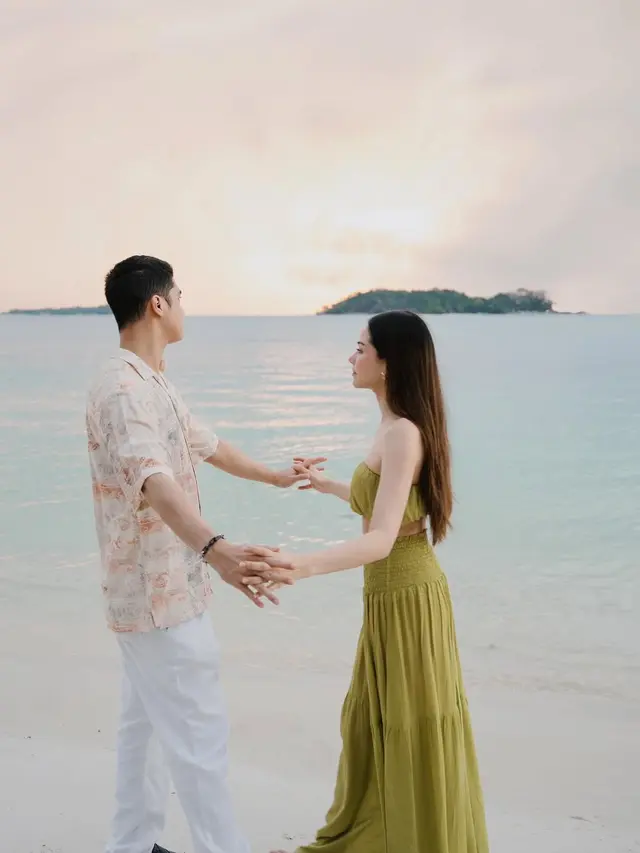 Romantisme Prewedding Alyssa Daguise dan Al Ghazali di Belitung dalam Balutan Resortwear