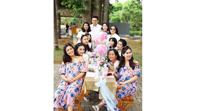 Momen baby shower Syahnaz penuh dengan kebahagiaan dan doa dari para sahabat.