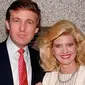 Donald Trump bersama istri pertama Ivana Zenickova (AP)