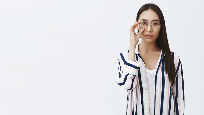 wanita september membosankan