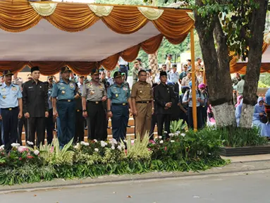 Citizen6, Nusa Tenggara Barat: Turut hadir pada upacara tersebut, diantaranya Kapolri, para Kepala Staf Angkatan dan pejabat Muspida setempat. (Pengirim: Badarudin Bakri).