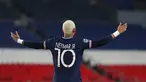 Pemain Paris Saint-Germain Neymar PSG bereaksi saat menghadapi RB Leipzig pada pertandingan Grup H Liga Champions di Stadion Parc des Princes, Paris, Prancis, Selasa (24/11/2020). Paris Saint-Germain menang 1-0. (AP Photo/Thibault Camus)