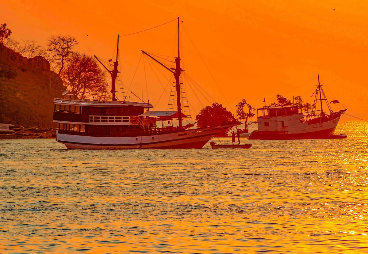 FOTO: Labuan Bajo Kota Seribu Sunset yang Menawan di Ujung Flores