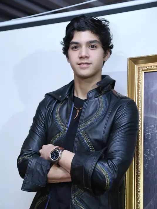 Tiga tahun pria biasa disapa Al itu tak lagi terlibat dalam akting. Banyak pertimbangan sebelum akhirnya memutuskan untuk mengambilnya. Kini, ia mendapat tantangan baru dalam film genre horor pertamanya. (Nurwahyunan/Bintang.com)