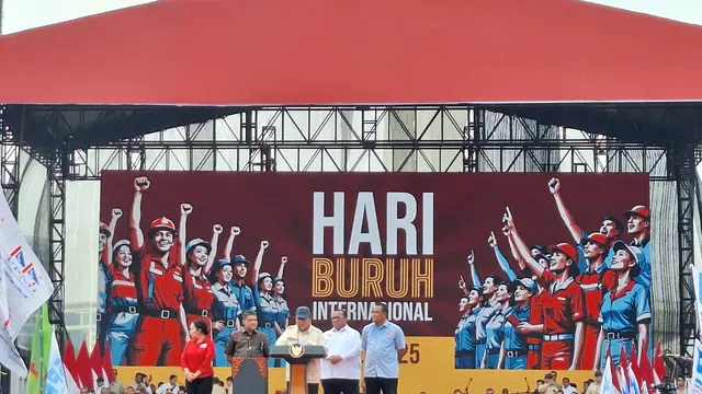 Presiden Prabowo Subianto memberikan hadiah kepada para buruh saat Hari Buruh Internasional atau May Day tahun 2025 dengan membentuk Dewan Kesejahteraan Buruh Nasional.
