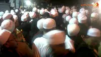 Desak-desakan, Jemaah Habib Munzir Al Musawa Jatuh Pingsan