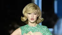 Modis ala Gigi Hadid, Pakai 1 Warna dari Ujung Kepala hingga Kaki