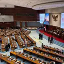Pekikan "Hidup Buruh!" Menggema Usai RUU Perlindungan Ketenagakerjaan Disahkan