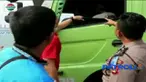 Dalam penyelidikan dan pengembangan, polisi berhasil menangkap tersangka lain yang berupaya keluar dari kawasan pelabuhan dengan menggunakan ojek.