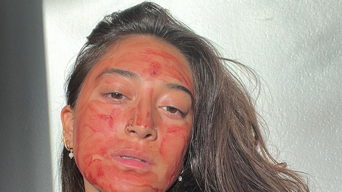 Bahaya Menstrual Masking, Tren Viral yang Gunakan Darah Haid untuk Perawatan Kecantikan