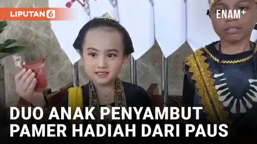 VIDEO: Anak Penyambut Kedatangan Paus Fransiskus di Indonesia Gembira dapat Hadiah Rosario